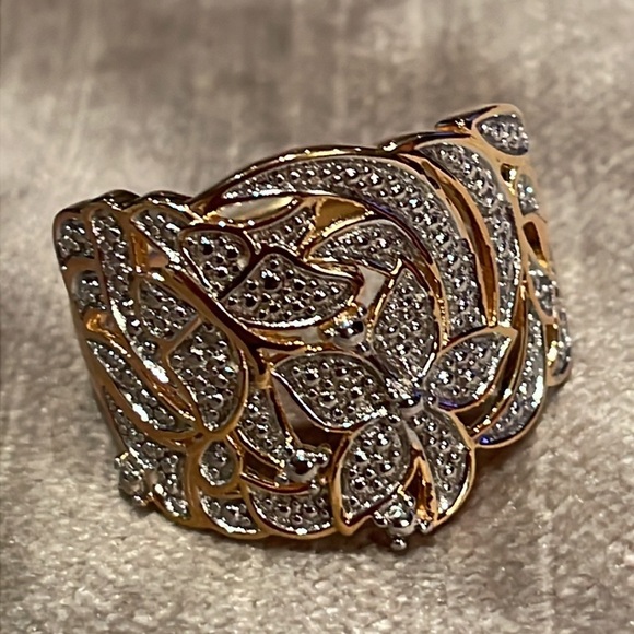 Jewelry - Gold Flower & Butterfly Ring New! Size  9 Diamond Chip